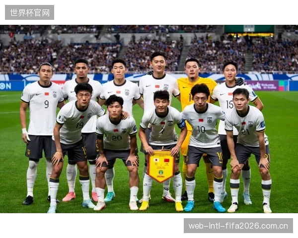 伊朗队替补球员上场后与防线的磨合存在风险，特别是边路攻守转换时的肋部保护。